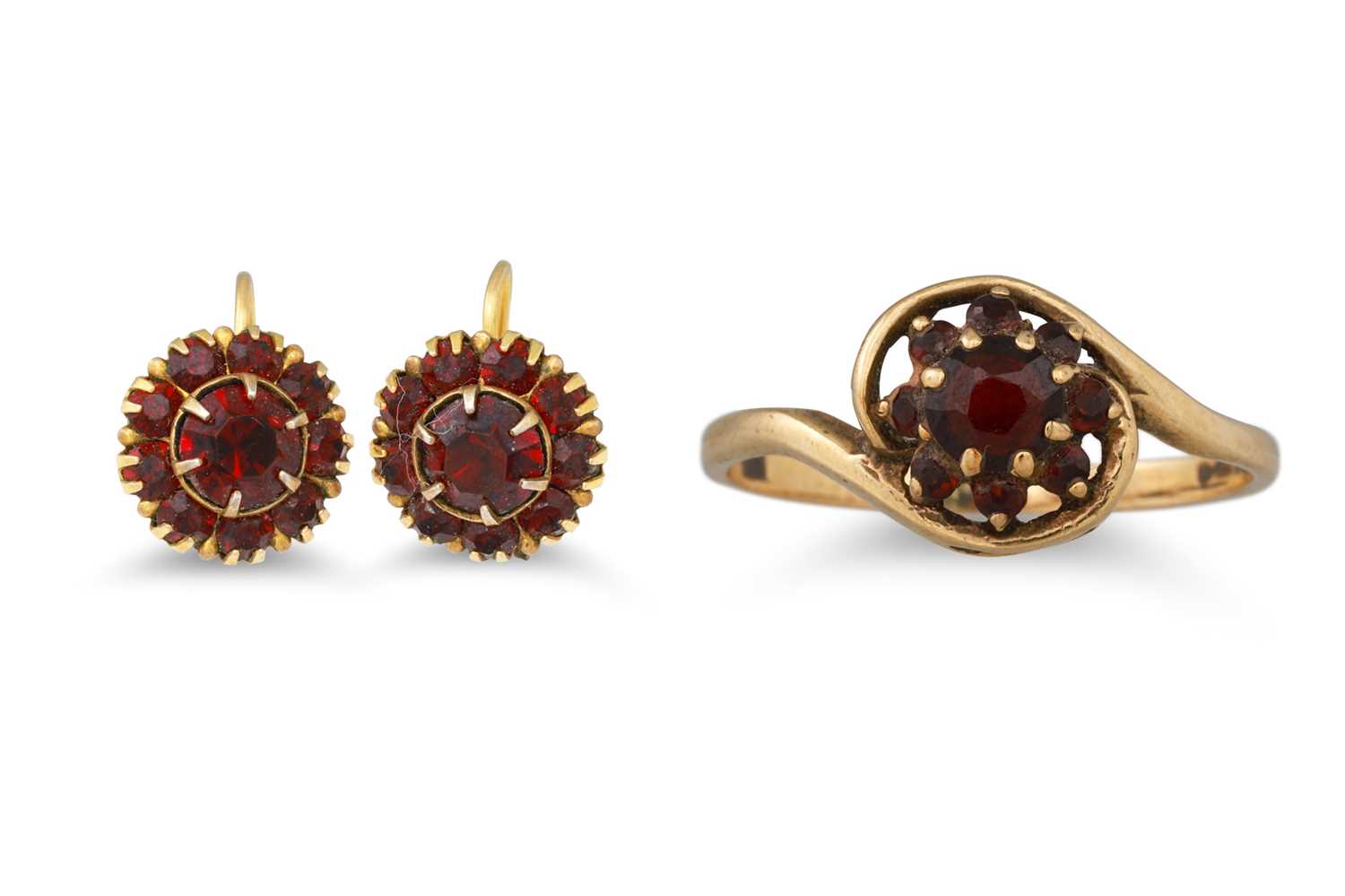 Lot 85 - A GARNET DRESS RING, mounted in 9ct gold,...