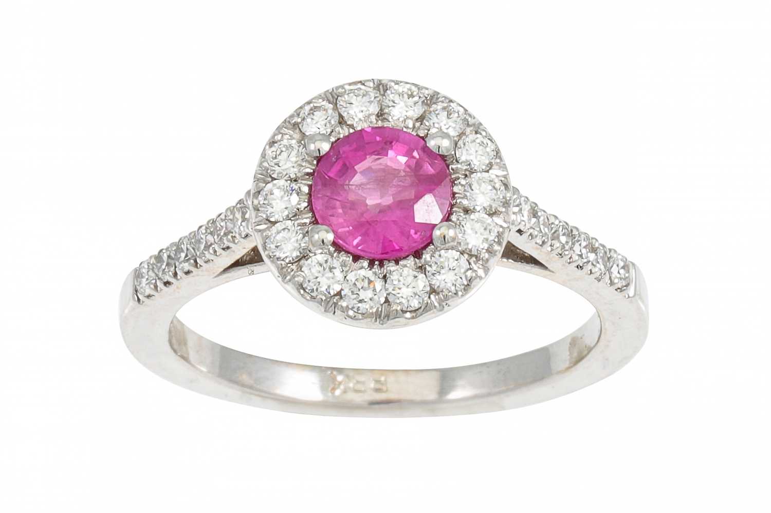 Lot 261 - A RUBY AND DIAMOND CLUSTER RING, the circular...