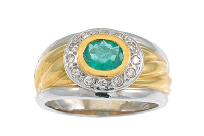 Lot 263 - AN EMERALD AND DIAMOND CLUSTER RING, the oval...