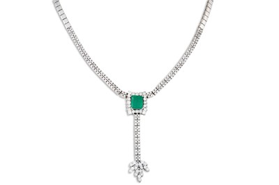 Lot 337 - A DIAMOND AND EMERALD NECKLACE, comprising a...