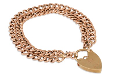 Lot 26 - A 9CT GOLD CURB LINK BRACELET, with padlock...