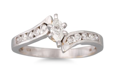 Lot 33 - A DIAMOND CLUSTER RING, the marquise diamond...