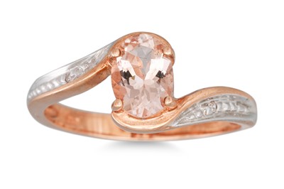 Lot 87 - A MORGANITE DRESS RING, of cross over form...