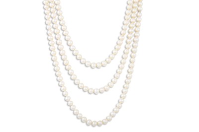 Lot 99 - A TIFFANY CULTURED PEARL NECKLACE, opera...