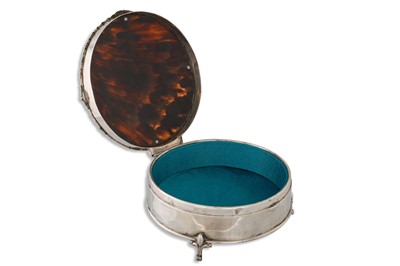 Lot 520 - AN ANTIQUE GEORGE V SILVER TORTOISE SHELL RING...