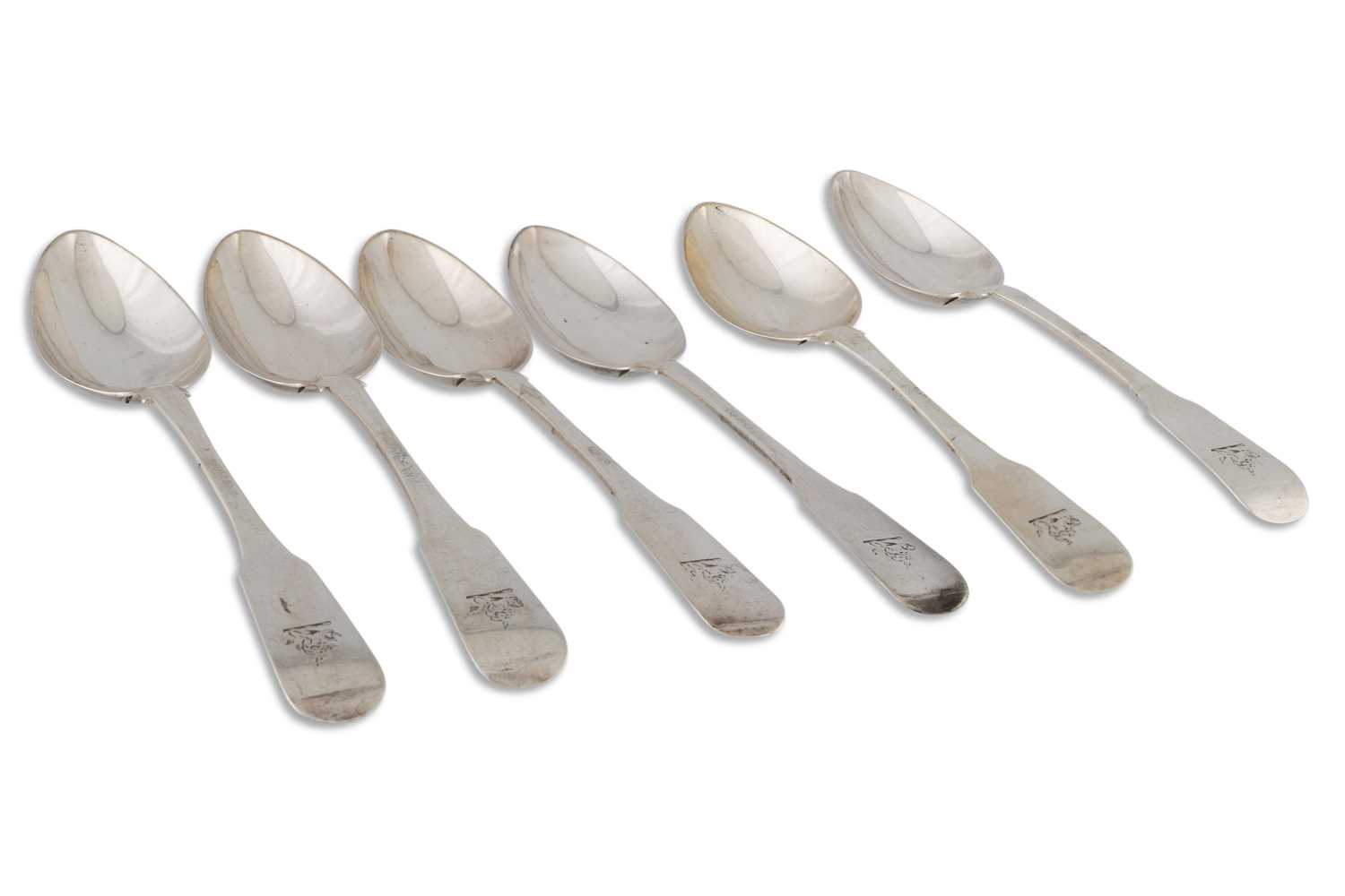 Lot 479 - A SET OF SIX SILVER FIDDLE PATTERN TEASPOONS,