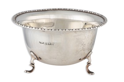 Lot 493 - A GEORGE V CIRCULAR SILVER SUGAR BASIN,...