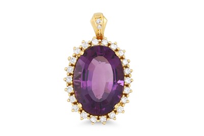 Lot 122 - AN AMETHYST AND DIAMOND CLUSTER PENDANT, the...