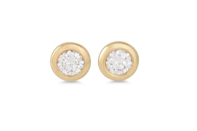 Lot 126 - A PAIR OF DIAMOND STUD EARRINGS, the brilliant...