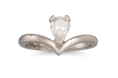 Lot 186 - A DIAMOND SOLITAIRE RING, the pear shaped...