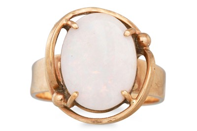 Lot 229 - AN OPAL SET RING, of unusual basket setting,...