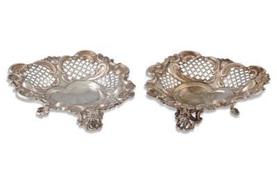 Lot 499 - A PAIR OF VICTORIAN SCOTTISH SILVER BON BON...