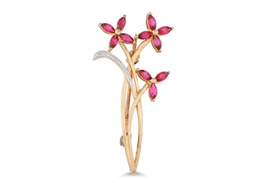 Lot 198 - A FLORAL SPRAY BROOCH, in 9ct gold