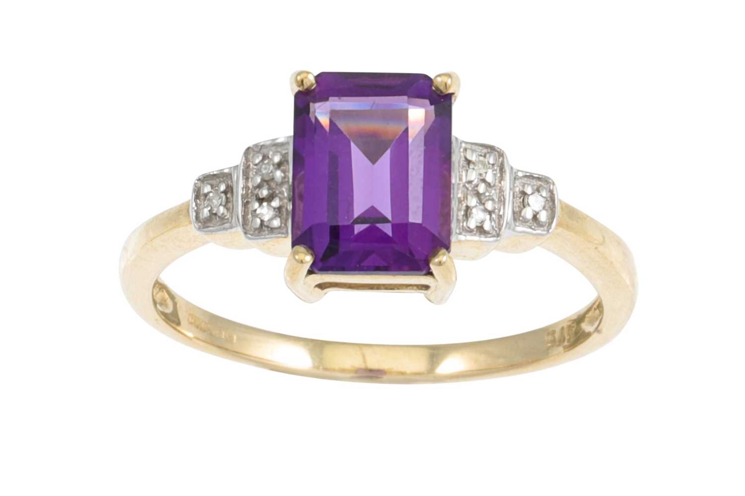Lot 24 - AN AMETHYST RING, to diamond shoulders mounted...