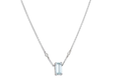 Lot 252 - AN AQUAMARINE AND DIAMOND PENDANT, the emerald...