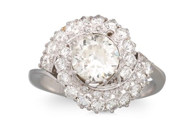 Lot 256 - A DIAMOND CLUSTER RING, the old cut diamond to...