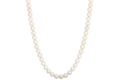 Lot 270 - A SET OF CULTURED PEARLS, to a 9ct gold clasp