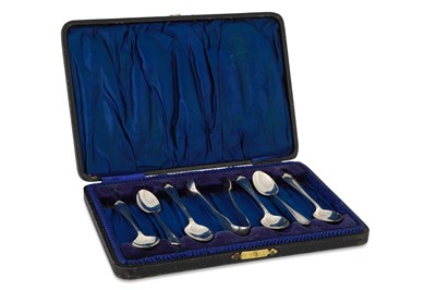 Lot 456 - A CASED SET OF SIX SILVER TEASPOONS, with...