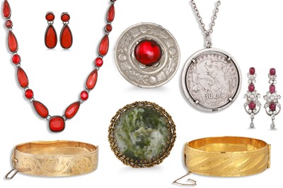 Lot 327 - A COLLECTION OF COSTUME JEWELLERY, to include...