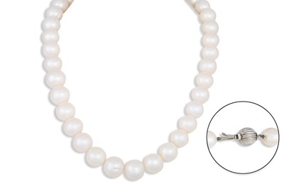 Lot 202 - A SET OF WHITE CULTURED PEARLS, to a white...