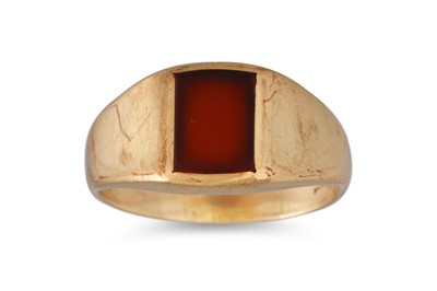 Lot 263 - A CARNELIAN SET SIGNET RING, mounted in 9ct...