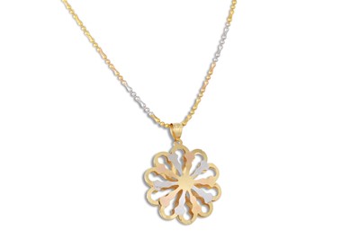 Lot 269 - AN 18CT GOLD THREE COLOUR FLOWER PENDANT,...