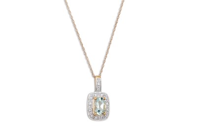 Lot 68 - A DIAMOND AND AQUAMARINE PENDANT, the emerald...