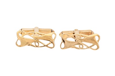 Lot 39 - A PAIR OF GOLD CUFFLINKS, shaped plaques