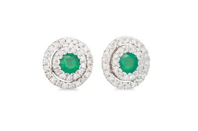 Lot 87 - A PAIR OF DIAMOND AND EMERALD CLUSTER EARRINGS,...