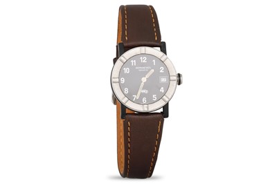 Lot 437 - A GENT'S RAYMOND WEIL WRISTWATCH, brown...