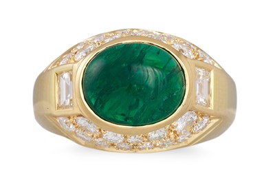 Lot 344 - A VINTAGE EMERALD AND DIAMOND CABOCHON RING,...