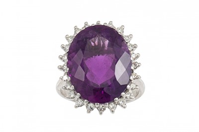 Lot 43 - AN AMETHYST AND DIAMOND CLUSTER RING, the oval...