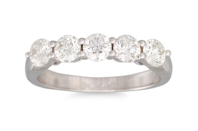 Lot 386 - A FIVE STONE DIAMOND RING, the brilliant cut...