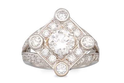 Lot 398 - A DIAMOND CLUSTER RING, set with brilliant cut...