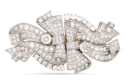 Lot 404 - AN EARLY 20TH CENTURY DIAMOND DOUBLE CLIP...