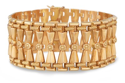 Lot 290 - AN 18CT YELLOW GOLD FLEXIBLE BRACELET, cuff...