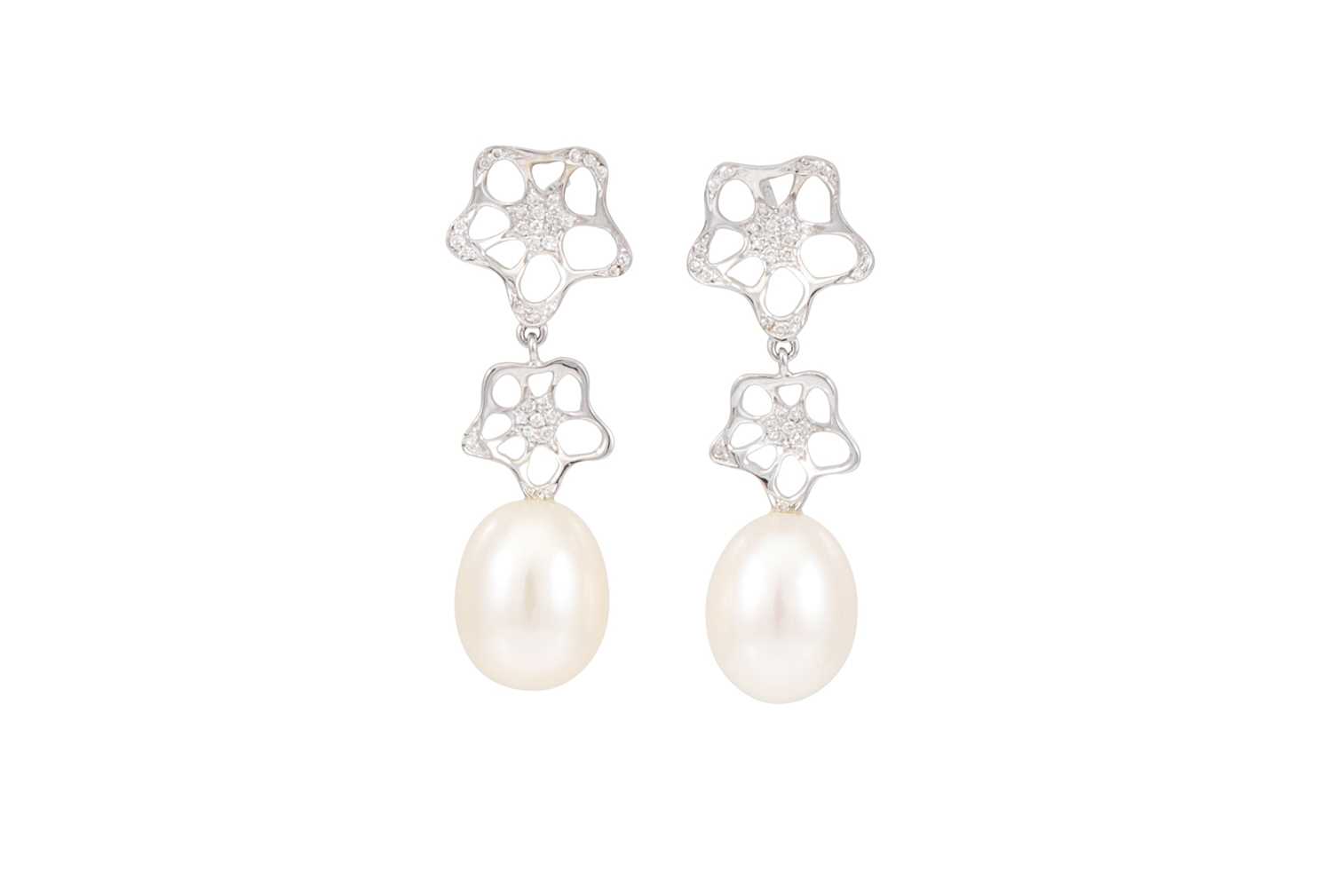 Lot 99 - A PAIR OF PEARL AND DIAMOND EARRINGS, drop...