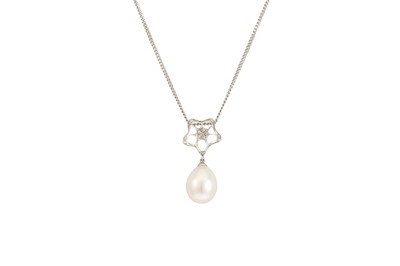 Lot 100 - A PEARL AND DIAMOND PENDANT, the shaped...
