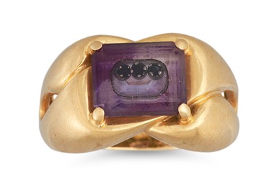 Lot 45 - A VINTAGE DRESS RING, mounted in 18ct gold,...