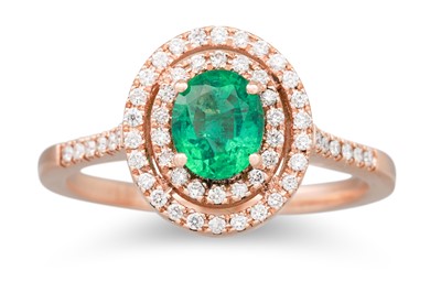 Lot 183 - AN EMERALD AND DIAMOND CLUSTER RING, the oval...