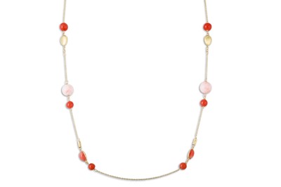 Lot 190 - A CORAL NECKLACE, the yellow gold chain to...