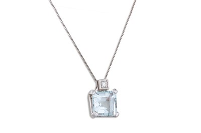 Lot 215 - AN AQUAMARINE AND DIAMOND PENDANT, square...