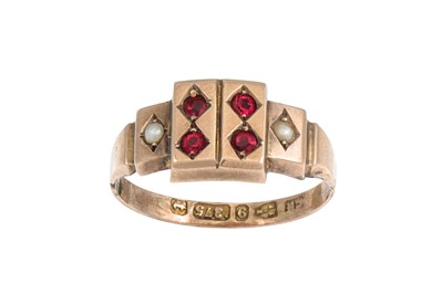 Lot 108 - AN ANTIQUE GEM SET RING, mounted in 9ct gold,...