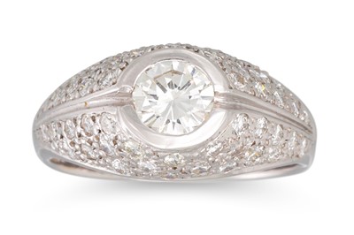 Lot 256 - A DIAMOND RING, the brilliant cut diamond to...