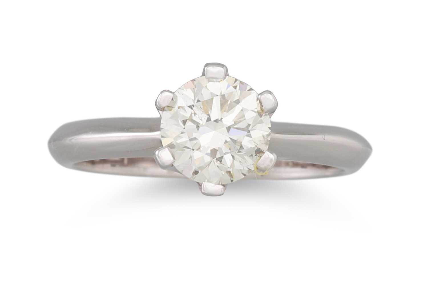 Lot 257 - A DIAMOND SOLITAIRE RING, the brilliant cut...