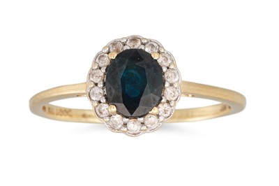 Lot 393 - A SAPPHIRE RING, mounted in 10ct yellow gold,...