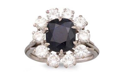 Lot 368 - A SAPPHIRE AND DIAMOND CLUSTER RING, the oval...