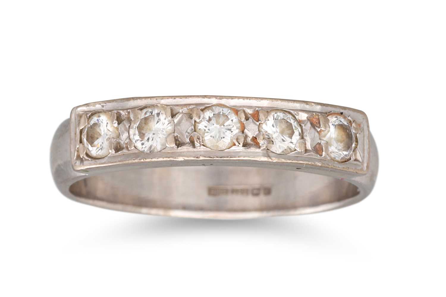 Lot 366 - A FIVE STONE DIAMOND RING, five round