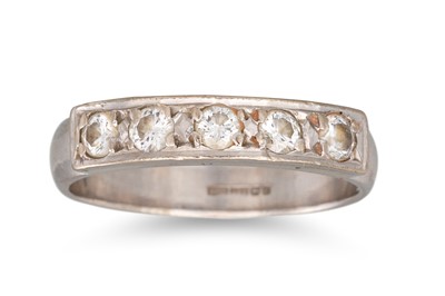 Lot 366 - A FIVE STONE DIAMOND RING, five round...