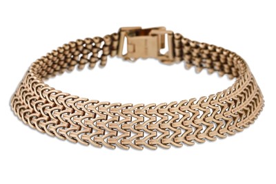 Lot 15 - A 9CT GOLD FANCY LINK BRACELET, with safety chain